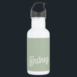 Bouteille D'eau Monogramme et nom personnalisés de Sage Vert moder<br><div class="desc">Le Monogramme personnalisé moderne Sage Green et le nom Bouteille d'eau en acier inoxydable est à la fois élégant et fonctionnel. Il dispose d'une finition verte sage et est customisé avec votre monogramme et nom, ce qui en fait un accessoire unique. Fabriqué en acier inoxydable de haute qualité, il est...</div>