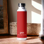 Bouteille D'eau Monogramme et nom personnalisés minimaux rouges si<br><div class="desc">Simple et élégant, ce design personnalisé de bouteille d'eau rouge vif a une typographie moderne qui explique vos initiales monogrammes en face de type coque inférieur avec votre nom dans tous les casquettes dans une taille de police plus petite placée sous votre monogramme pour un look contemporain professionnel. Emportez cette...</div>