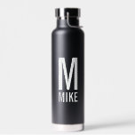 Bouteille D'eau Monogramme et nom personnalisés modernes<br><div class="desc">Design Monogram moderne avec monogramme personnalisé et nom dans le style de police sans serif moderne en gras. Un cadeau parfait pour papa, mari, grands-parents et plus encore.</div>