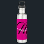 Bouteille D'eau Monogramme moderne minimaliste nom initial rose ch<br><div class="desc">Monogramme moderne minimaliste nom initial noir blanc. Nom personnalisé personnalisable avec une initiale cursive derrière sur une couleur rose chaud.</div>