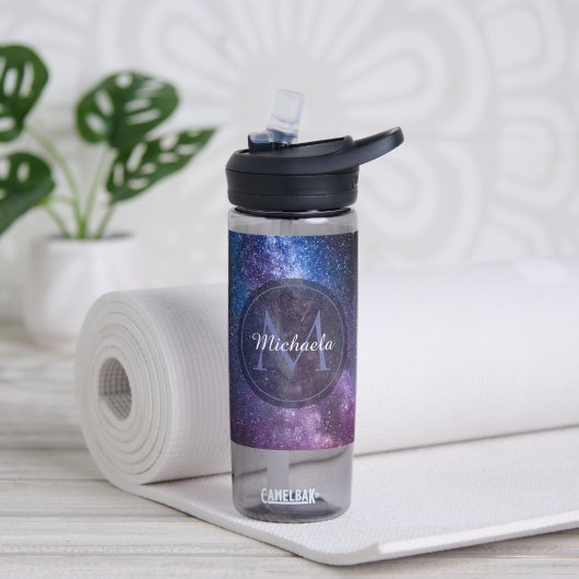 Bouteille D'eau Monogramme personnalisable à voie lactée (Yoga)