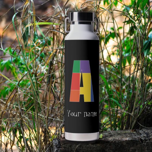 Bouteille D'eau Monogramme rouge jaune pourpre vert initial A