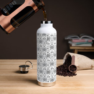 Bouteille D'eau motif noir et blanc avec un arrière - plan blanc