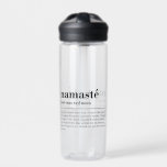 Bouteille D'eau Namaste Définition Yoga Moderne Méditation Minimal<br><div class="desc">Namaste Definition Yoga Modern Minimal Méditation Bouteilles d'eau présente un design simple d'une définition textuelle du "namaste" dans la typographie de script moderne. Un cadeau parfait pour les amateurs de yoga,  anniversaire,  Noël,  fête des mères et plus encore. Conçu par © Evco Studio www.zazzle.com/store/evcostudio</div>