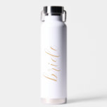 Bouteille D'eau Nom de la mariée de script personnalisé Élégant Ma<br><div class="desc">Script Personnalisé Nom De Mariée Élégante Bouteille D'Eau Mariage Moderne. Un design moderne et minimaliste,  blanc et beige chameau. N'importe quelle police,  n'importe quelle couleur,  aucun minimum.</div>