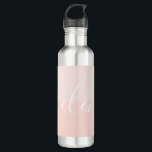 Bouteille D'eau Nom de script Chic Peach à deux tons personnalisé<br><div class="desc">Bouteille d'eau élégante et chic avec un arrière - plan de pêche à deux tonalités avec un nom personnalisé dans une police de caractères script moderne. Merveilleux comme cadeau de femme de ménage,  cadeau d'anniversaire,  cadeau d'enseignant,  faveur de fête et plus encore.</div>