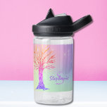 Bouteille D'eau Nom du monogramme Arc-en-ciel Étincelle de la fill<br><div class="desc">Cette jolie bouteille d'eau girly est décorée d'un arbre et d'un arrière - plan aux couleurs de l'arc-en-ciel et d'étoiles scintillantes. Facilement personnalisable avec un nom et un monogramme. Arbre de mosaïque d'origine © Michele Davies.</div>