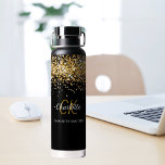 Bouteille D'eau Nom du monogramme en or noir<br><div class="desc">Élevez votre jeu d'hydratation avec notre Bouteille d'eau personnalisée Confetti en or glamour, conçue pour les femmes qui apprécient le style et la fonctionnalité. Cet accessoire chic est parfait pour faire une déclaration tout en restant hydraté, que vous soyez à la salle de sport, au bureau, ou sur le pouce....</div>