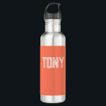 Bouteille D'eau Nom personnalisé du corail solide Monogramme<br><div class="desc">- Conception solide,  audacieuse,  minimaliste avec nom personnalisable,  police,  taille de police ou couleur de police... . C'est très amusant et ludique !</div>