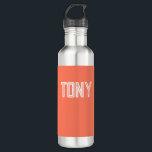 Bouteille D'eau Nom personnalisé du corail solide Monogramme<br><div class="desc">- Conception solide,  audacieuse,  minimaliste avec nom personnalisable,  police,  taille de police ou couleur de police... . C'est très amusant et ludique !</div>