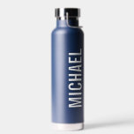 Bouteille D'eau Nom personnalisé minimaliste moderne<br><div class="desc">Design minimaliste moderne avec nom personnalisé dans un style de police sans serif moderne et audacieux. Parfait pour lui comme cadeaux de vacances,  cadeaux de fête des pères et cadeaux pour toute occasion spéciale.</div>