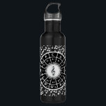 Bouteille D'eau Notes musicales et cercle des cinquièmes<br><div class="desc">Cercle de musique élégant de cinquième design en noir et blanc élégant avec notes de musique aléatoires arrière - plan, grand ajout à la collection de n'importe quel amoureux de musique ou étudiants de musique accessoires</div>