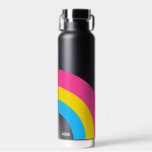 Bouteille D'eau Pansexual Pride Rainbow Flag Cool personnalisé<br><div class="desc">Beau cadeau de fierté pansexuel sur un arrière - plan noir audacieux pour un ami panromantique avec les jolies couleurs du drapeau de la casserole en forme d'arc-en-ciel rose,  jaune et bleu. Une bouteille d'eau queer sur mesure cool présente pour la communauté LGBTQ.</div>