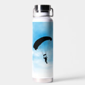 Bouteille D'eau Parachute De Plongée En Ciel À Thor Cuivre Isolé (Arrière)