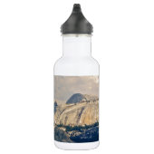 BOUTEILLE D'EAU PARC NATIONAL DE YOSEMITE AVEC LA VUE DE LAC DE (Droite)