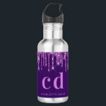Bouteille D'eau Parties scintillant pourpre goutte nom monogramme<br><div class="desc">Un arrière - plan violet profond avec des gouttes de faux parties scintillant violet,  look goutte à goutte de peinture. Texte rose. Personnalisez et ajoutez vos initiales monographiques et votre nom.</div>