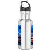 Bouteille D'eau Pendant Que Les Lumières Arrivent Sur Une Bouteill (Dos)