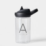 Bouteille D'eau Personnalisé Moderne Simple Noir Gris initial Enfa<br><div class="desc">Bouteille d'eau de Camelback pour enfants personnalisée avec leur nom et lettre initiale Monogramme personnalisé dans une police sans serif moderne et minimaliste et moderne, pour un look simple et élégant. Affiché en gris sur une bouteille d'eau en plastique transparent, les couleurs et les polices de texte peuvent être changées,...</div>