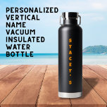 Bouteille d'eau personnalisée<br><div class="desc">Gardez vos boissons à la température parfaite avec notre bouteille d'eau personnalisée isolée sous vide portant votre nom imprimé verticalement! Cette bouteille durable à double paroi garde les boissons froides pendant des heures et chaudes pendant de longues périodes. Customisez-le avec n'importe quel nom ou texte pour une façon unique et...</div>