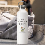Bouteille D'eau Répétition de l'hydrate de saumure | Bachelorette<br><div class="desc">Restez hydraté avec style avec cette saumure. Hydrate. Répétez. bouteille d'eau de bachelorette à thème cornichon! Disposant d’une mise en page chic et minimaliste avec un texte en gras et d’un combo à cornichons pickletini, c’est l’équilibre parfait entre élégance et élégance pour vos festivités du week-end. Que vous vous remettiez...</div>