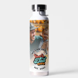 Bouteille D'eau Retro Super Meilleur Papa Jamais Nom de la photo A<br><div class="desc">Obtenez cette bouteille d'eau de style rétro super et cool avec le dicton "Best Dad Ever" et des textes personnalisés. Parfait comme cadeau à votre père,  à votre papa ou à votre papa. (Photo publiée avec l'aimable autorisation de Derek Owens sur Unsplash. Veuillez le remplacer par le vôtre.)</div>