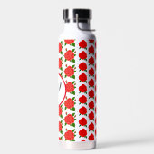 Bouteille D'eau Roses Rouges Avec Bourgeons Monogramme Thor Isolée (Gauche)