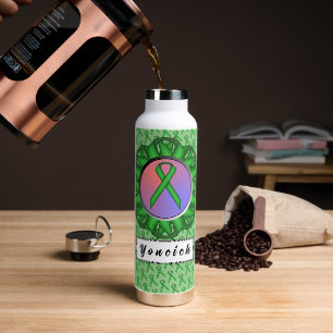 Bouteille D'eau Ruban Green Standard par Kenneth Yoncich