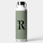 Bouteille D'eau Sage Green Elegant Monogramme Nom du script Initia<br><div class="desc">Sage Green Élégant Monogramme Nom du script Botte d'eau initiale</div>