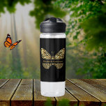 Bouteille D'eau Script de nom d'or noir papillon<br><div class="desc">Un faux papillon d'or sur un arrière - plan noir. Personnalisez et ajoutez votre nom.</div>