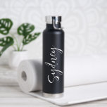 Bouteille D'eau Script moderne minimaliste élégant Nom personnalis<br><div class="desc">Belle bouteille d'eau de nom de script personnalisé et élégant. Le design se compose d'un design minimaliste et moderne avec un nom personnalisé en calligraphie de script moderne et élégant.</div>