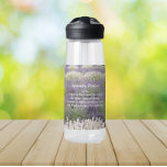 Bouteille D'eau Sérénité Prière Lavande Jardin Floral<br><div class="desc">Restez trempés où que vous alliez avec cette bouteille d'eau en plastique claire qui présente l'image d'un joli jardin d'herbes de lavande ainsi que les paroles inspirantes de la prière de sérénité imprimée en lettres blanches. Sélectionnez la taille et la couleur de votre bouteille d'eau.</div>