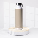 Bouteille D'eau Simple Taupe Minimaliste Deux Nom Monogramme<br><div class="desc">Simple Taupe Minimaliste Deux Monogrammes Nom Bouteille d'eau parfaite comme cadeau pour les patrons,  consultants,  professionnels,  employés ou hommes d'affaires.</div>