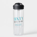 Bouteille D'eau SOIXANTE ENFER OUI ! Personnalisé Funny 60e annive<br><div class="desc">Restez hydraté et hilarant avec cette bouteille d'eau d'anniversaire personnalisée "SIXTY HELL YEAH !" ! Audacieux, stimulant, et un peu excentrique — tout comme 60 ans devrait l'être. Doté d’un texte turquoise et noir plein de vitalité et d’espace pour un nom personnalisé, il est le cadeau idéal pour tout jeune...</div>