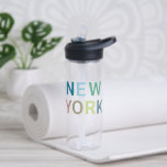 Bouteille D'eau Texte coloré New York moderne<br><div class="desc">Design de texte coloré New York moderne</div>