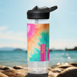 Bouteille D'eau Tie Dye Motif Hot rose orange Turquoise - nom pers<br><div class="desc">Un design audacieux et coloré avec des tons de rose chaud, d'orange et de bleu aqua reconnaissants avec un bloc de couleur amusant pour ajouter votre nom ou n'importe quel texte. Le motif de teinture à cravate fou a une variété de couleurs. Vous pouvez ajouter un nom, un monogramme ou...</div>