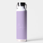 Bouteille D'eau Trend Color Soft Violet Name Water Bottle<br><div class="desc">Voici la couleur de printemps tendance : Violet doux. Bouteille d'eau moderne et élégant avec nom personnalisable dans une police moderne et couleur violet clair. Son design simple et épuré dans une couleur solide offre un charme intemporel et classique. Découvrez nos couleurs printanières tendance pour plus de produits dans la...</div>