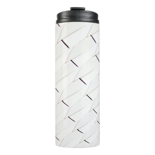 Bouteilles Isothermes A pattern of white geometric shapes in a facade (Devant)