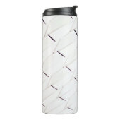 Bouteilles Isothermes A pattern of white geometric shapes in a facade (Tourné sur la gauche)
