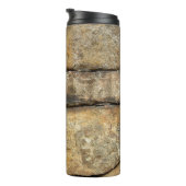Bouteilles Isothermes A stone wall made of cobblestones background textu (Tourné sur la droite)
