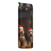 Bouteilles Isothermes Airedale près de la cheminée Noël (Tourné sur la droite)