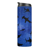 Bouteilles Isothermes Baleines à mâchoires de requin modernes sous la ga (Tourné sur la droite)