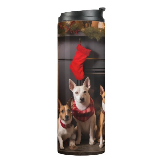 Bouteilles Isothermes Basenji au coin du feu Noël (Tourné sur la gauche)