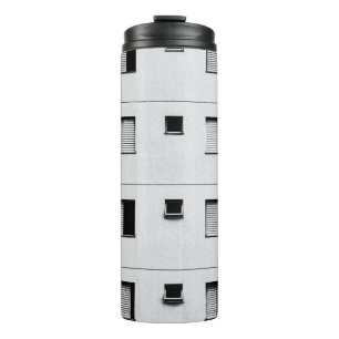 Bouteilles Isothermes Bâtiment en béton blanc