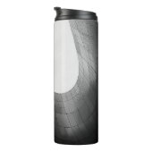 BOUTEILLES ISOTHERMES BÂTIMENT EN BÉTON DE VUE FOND (Tourné sur la droite)