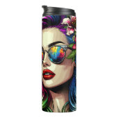 Bouteilles Isothermes Belle femme dans la ville (Tourné sur la droite)