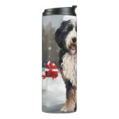 Bouteilles Isothermes Bernedoodle Chien dans Noël de neige (Tourné sur la gauche)