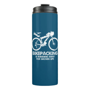 Bouteilles Isothermes Bikepacking Est En Cours D'Exécution Pour Les Ups