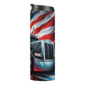 Bouteilles Isothermes Camion émergeant du drapeau américain (Tourné sur la droite)