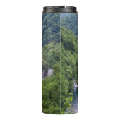 Bouteilles Isothermes Cascade cascade avec forêt verte en Croatie (Dos)