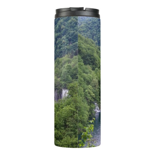 Bouteilles Isothermes Cascade cascade avec forêt verte en Croatie (Dos)